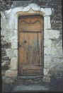 porte dans cadre calcaire dans un mur de schiste