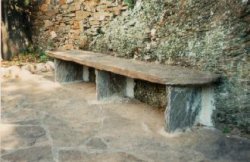 Monolithe bancs, tables or other at command