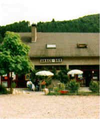 Camping bordering the Tarn-river with private swimming-pool